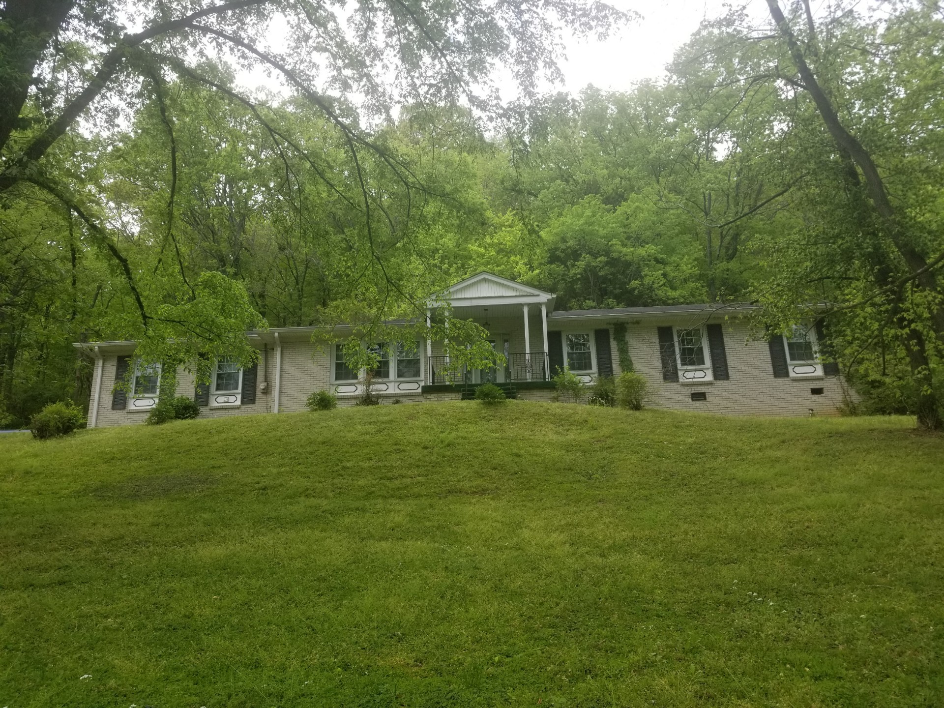2705 Hillsboro Rd