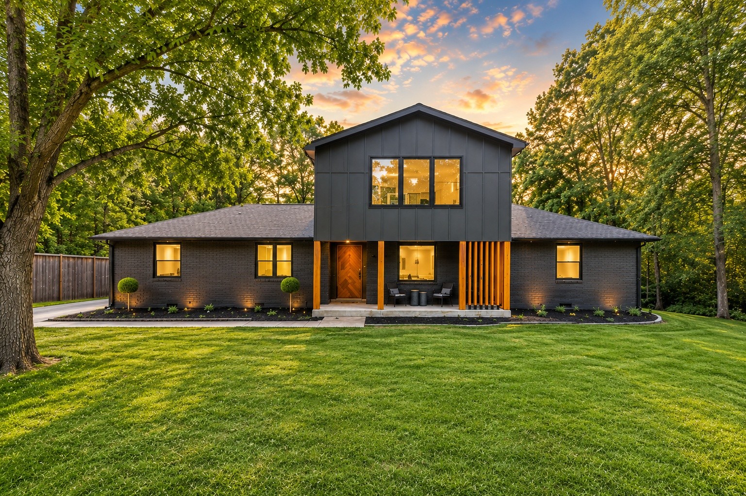 930 Downey Dr