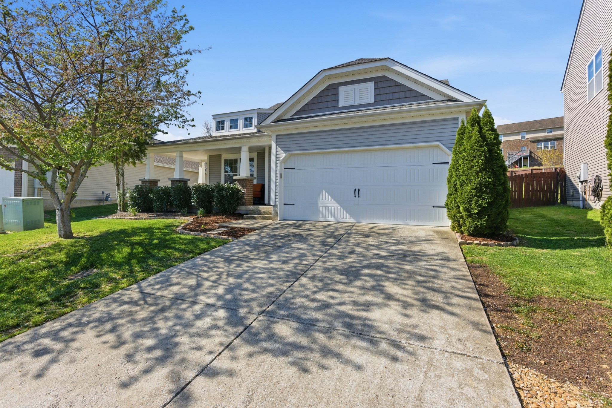736 Gloucester Ln