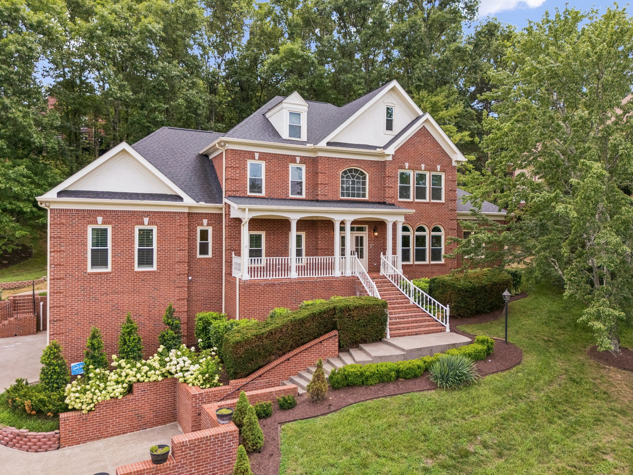 512 Grand Oaks Dr