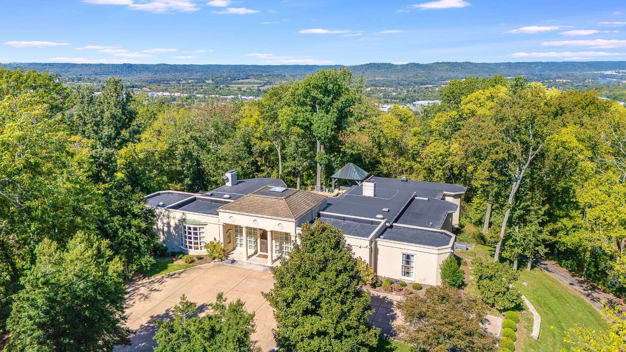 515 Hillwood Blvd