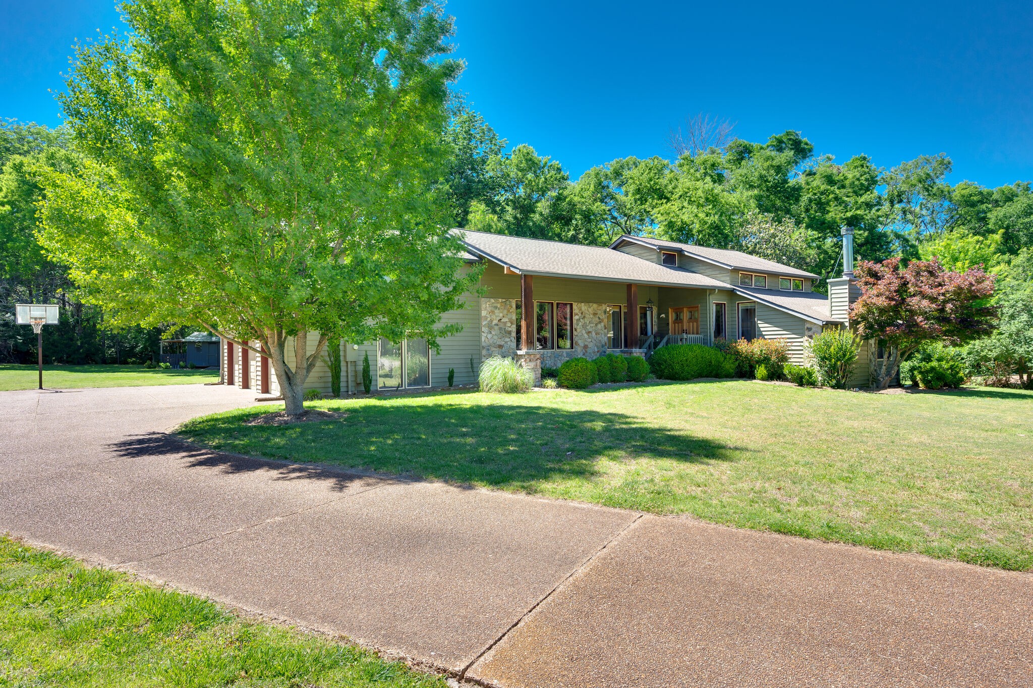 6106 Martingale Ln