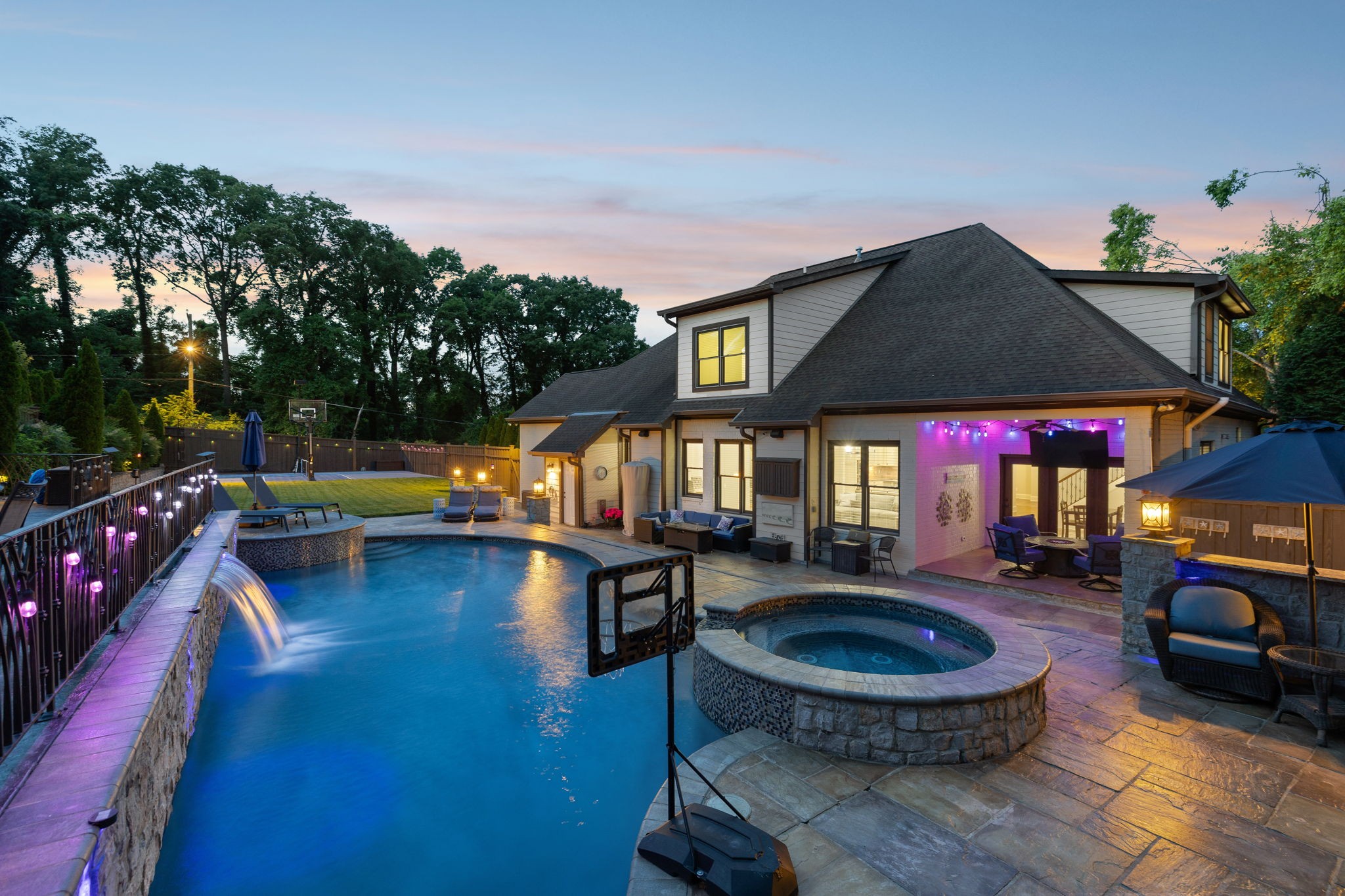 4001 Wallace Ln
