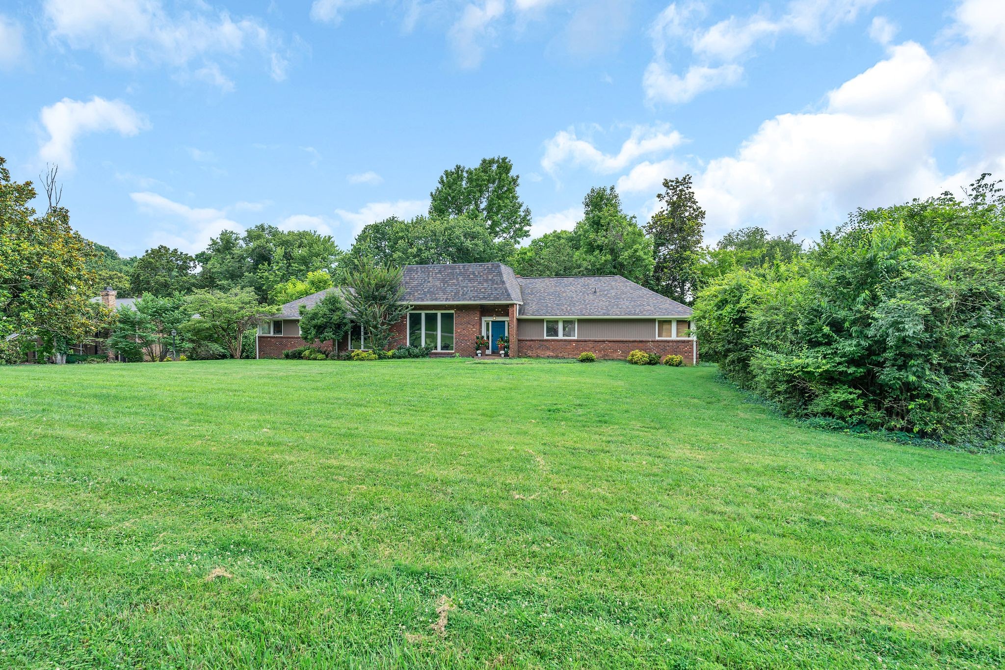 5417 Camelot Rd