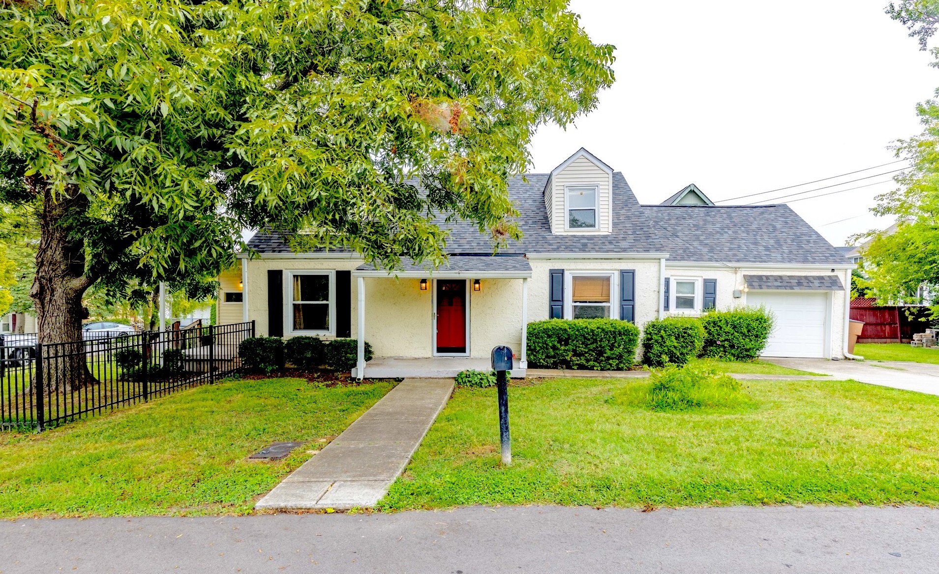 715 Park Cir