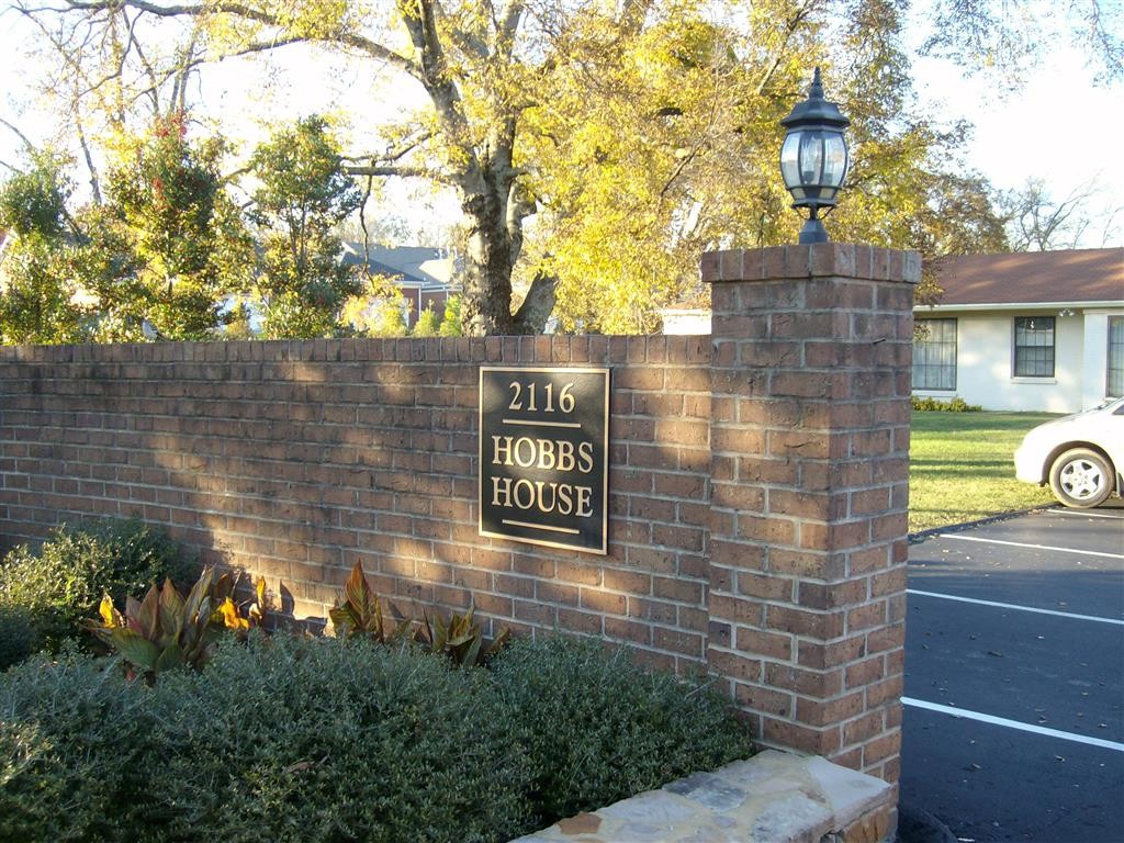 2116 Hobbs Rd