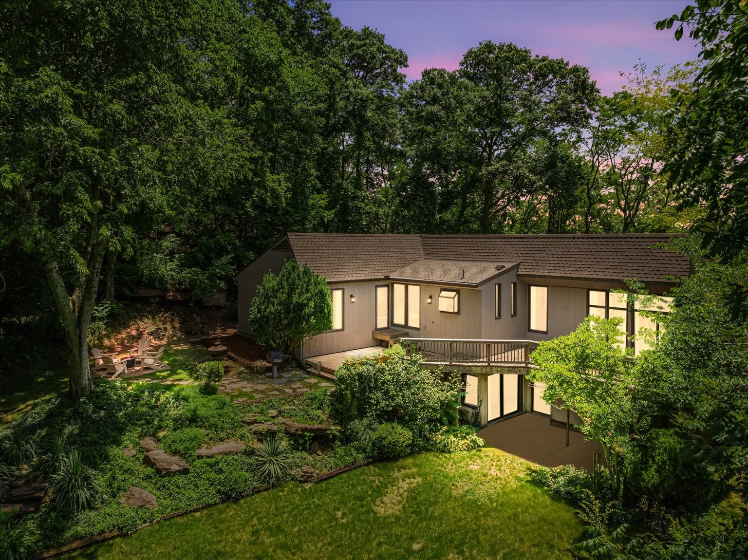 1102 Brentwood Ln