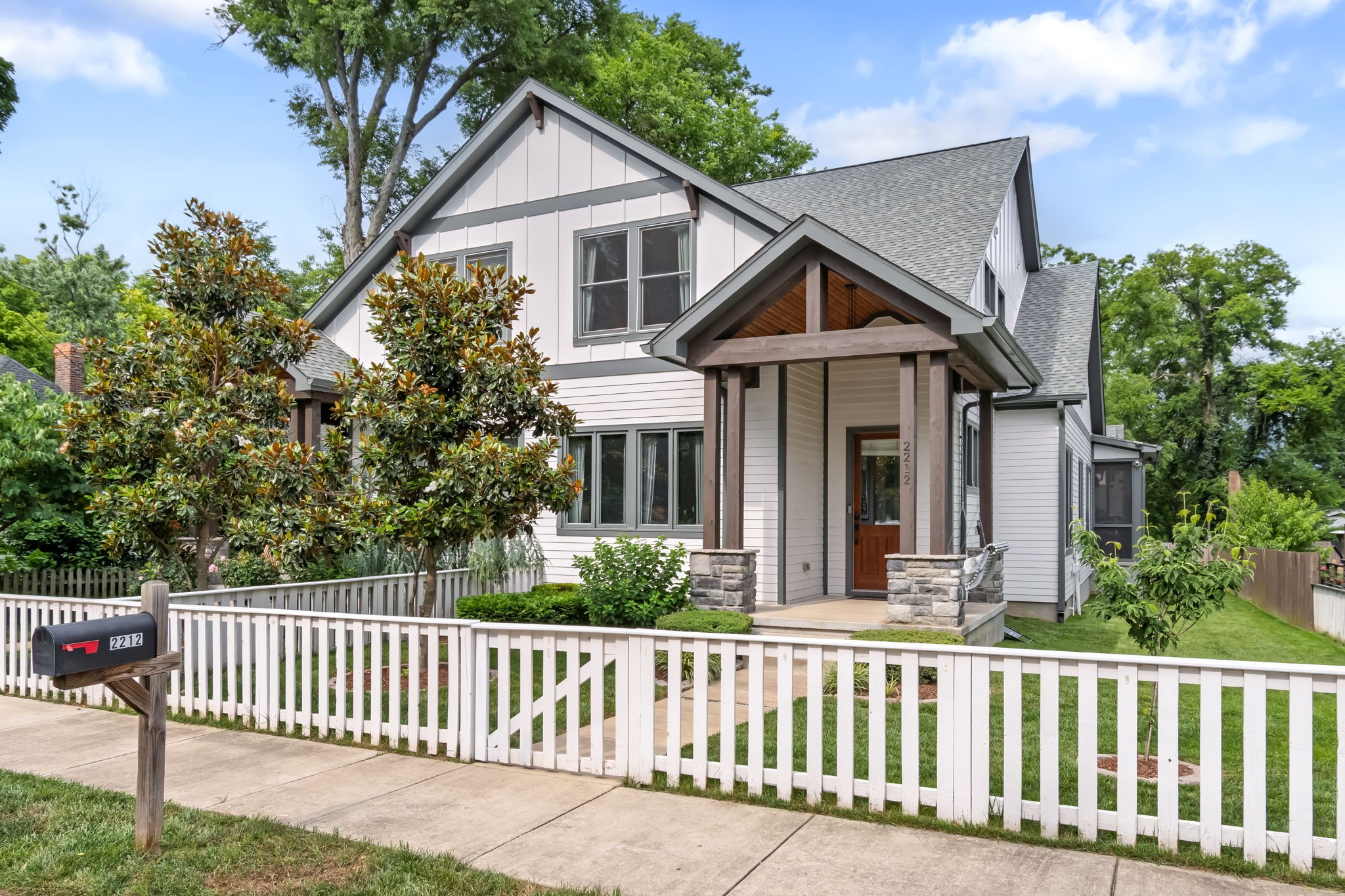 2212 Grantland Ave