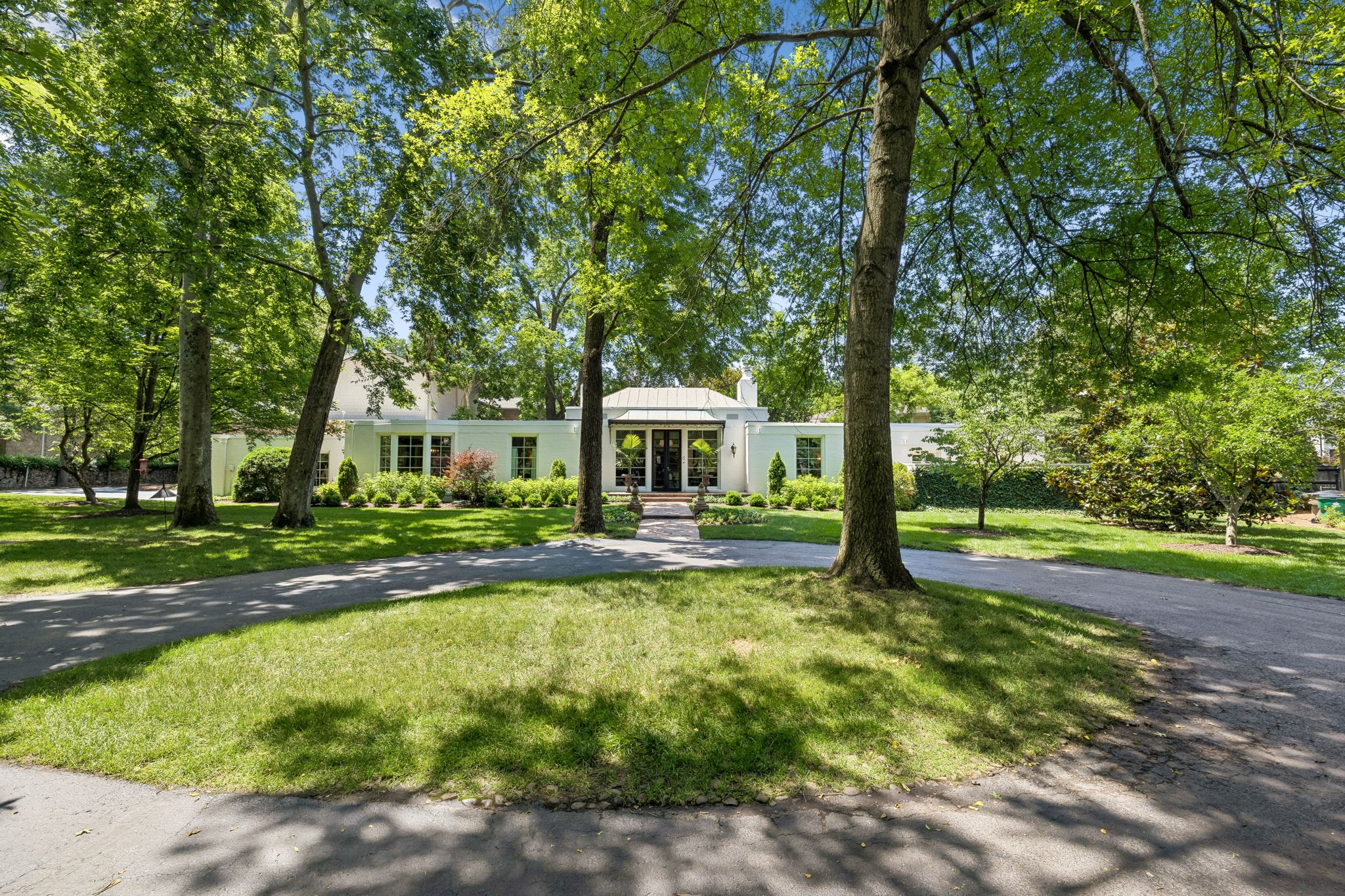 2200 Harding Pl