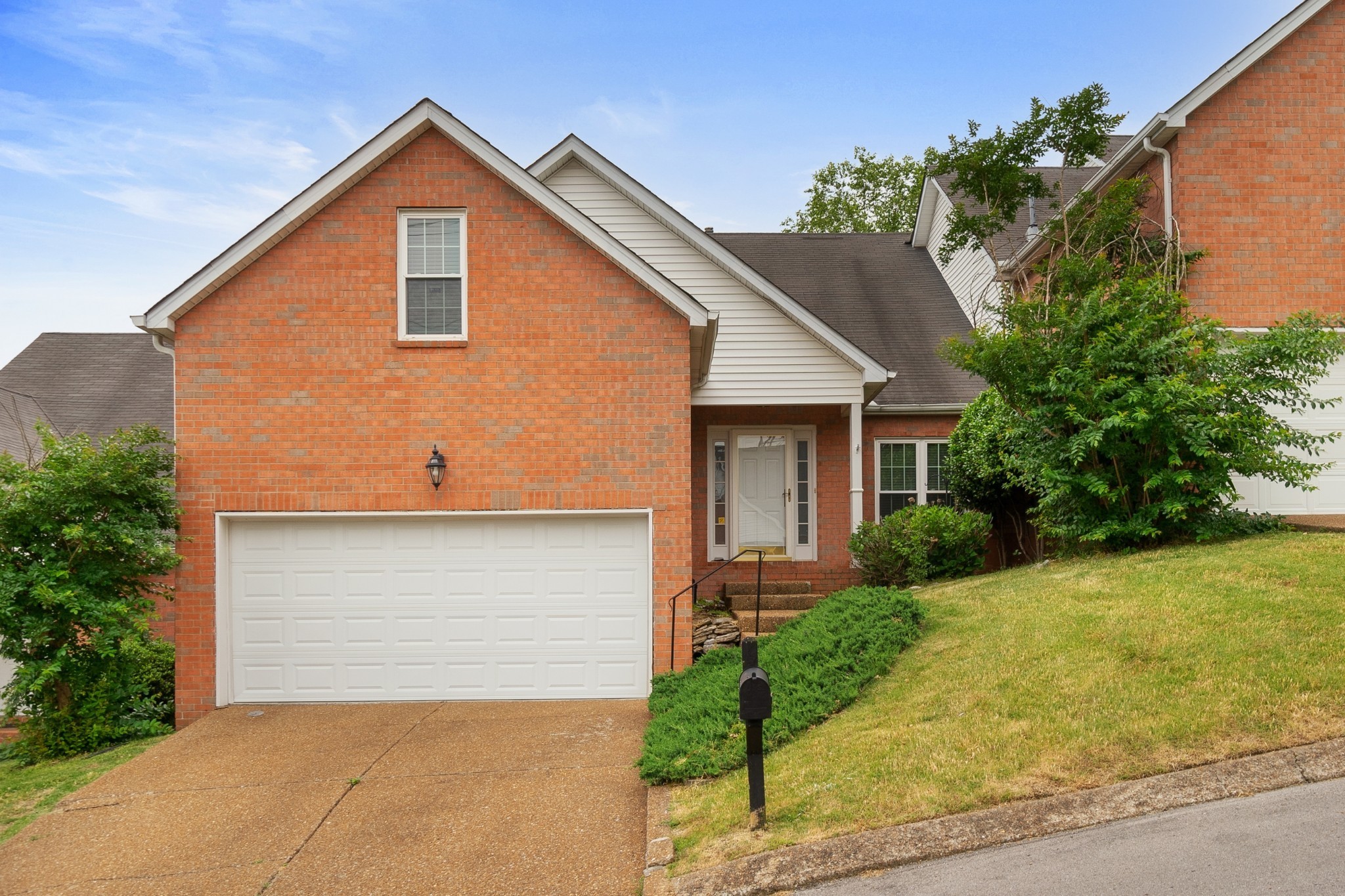 7037 Mooreland Ct