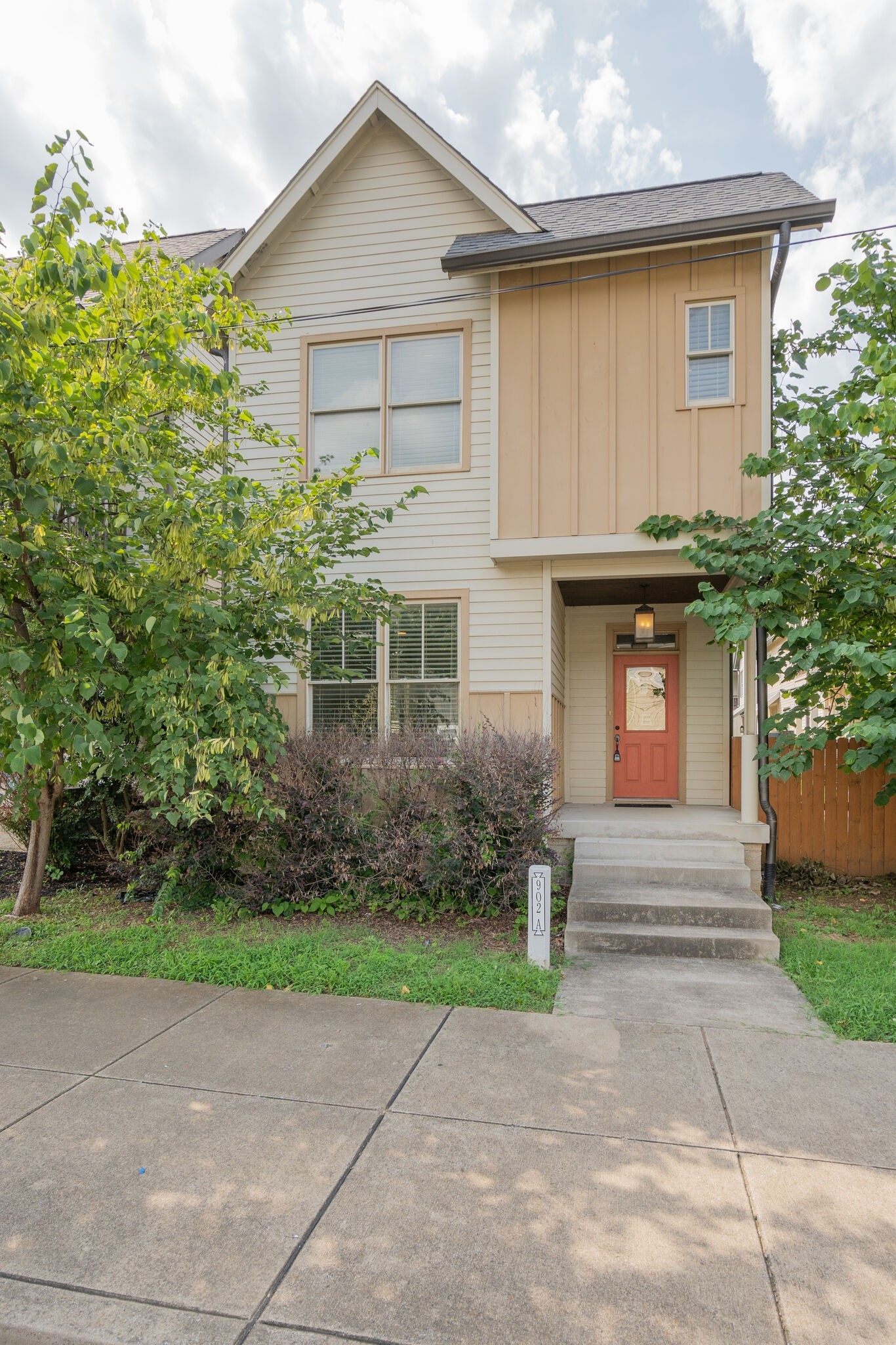 902 Cheatham Pl