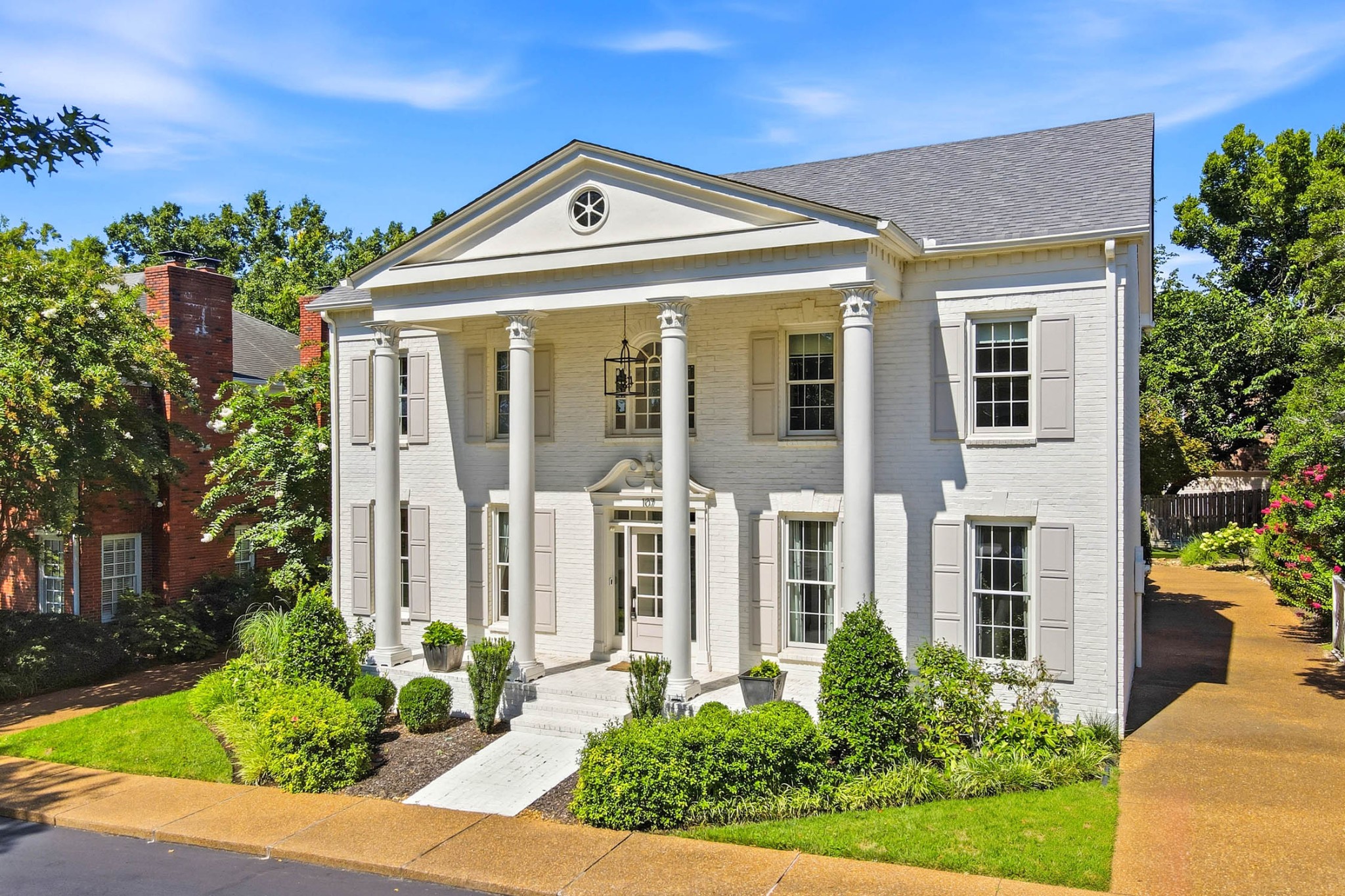 107 Chatsworth Dr